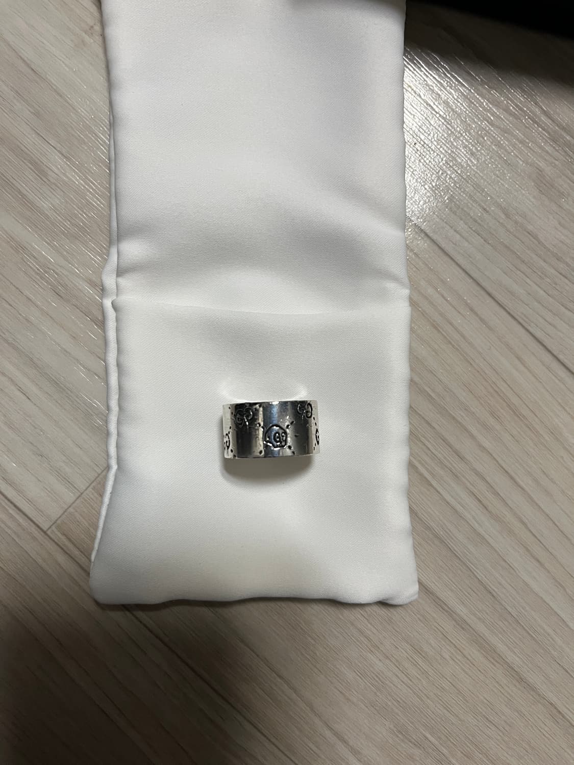 구찌 고스트 스컬 링 12mm 상품이미지6