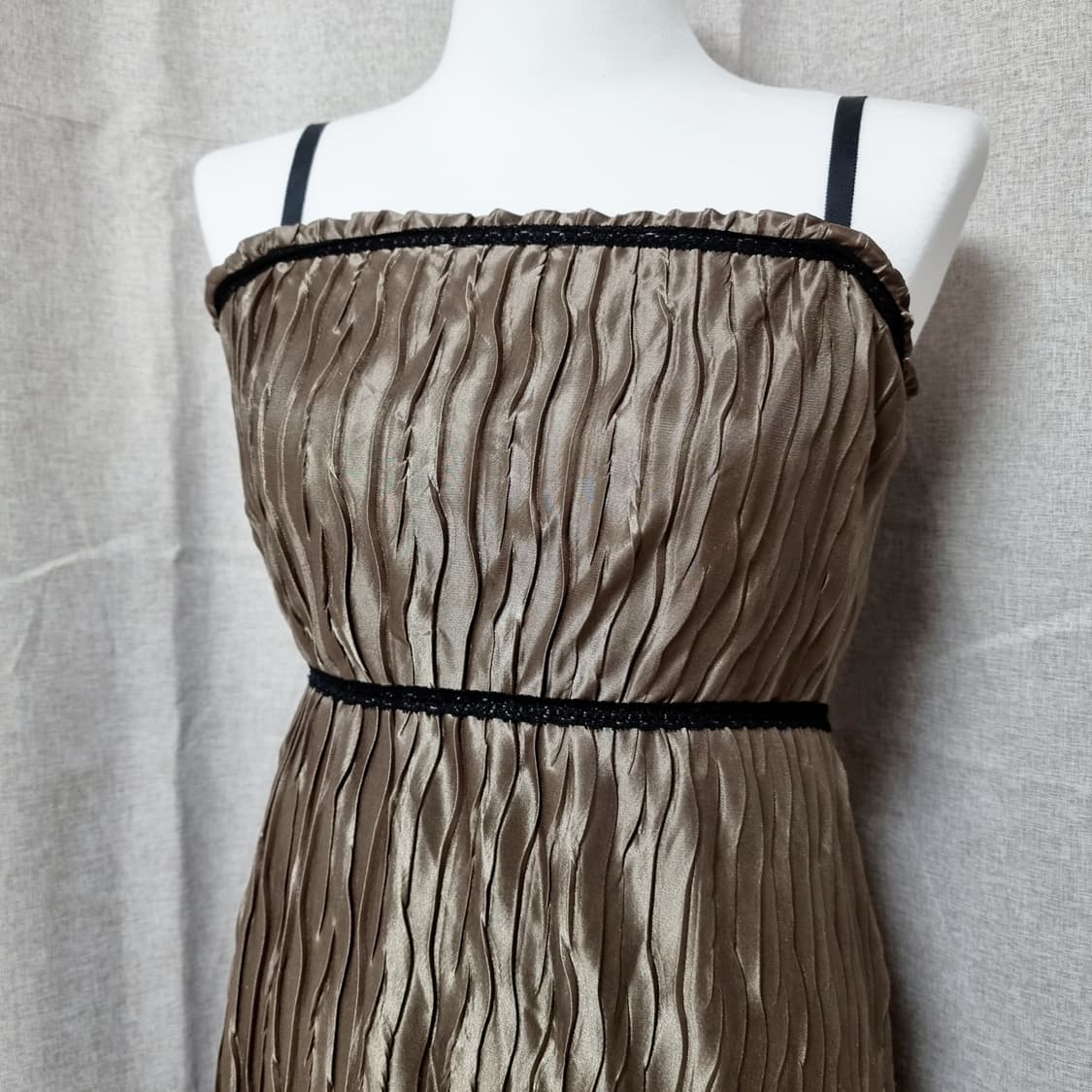 엑시즈팜 원피스 새틴 물결 롱원피스 카키색 (미디움) 새상품 상품이미지2