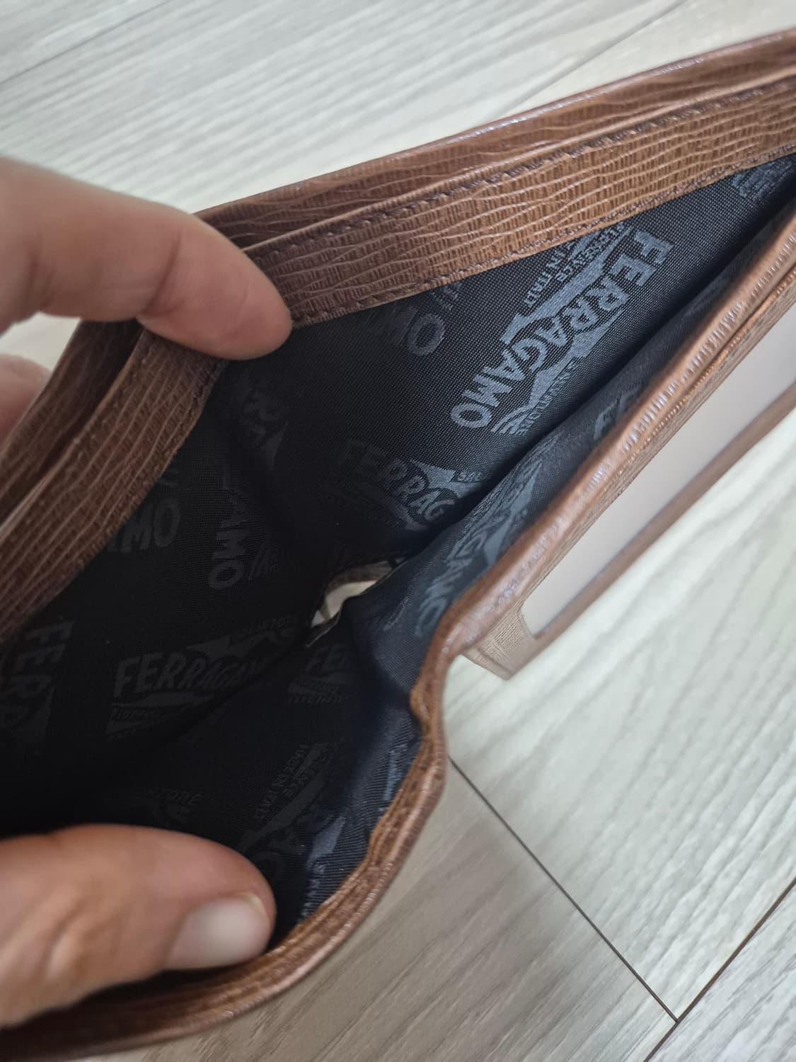 (정품) 페라가모 반지갑 리얼가죽 남성 이태리 상품이미지8