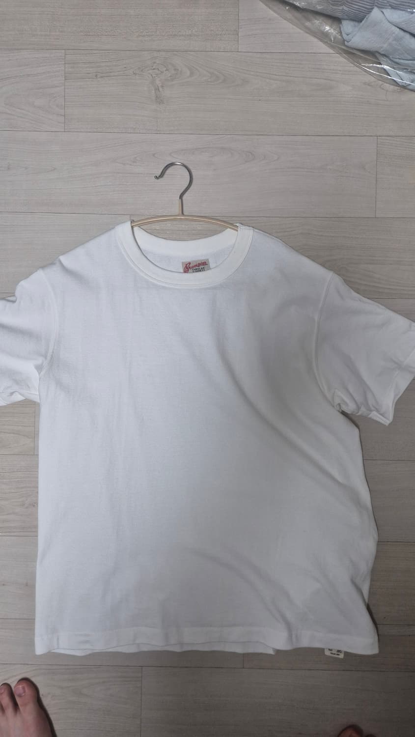 브론슨 화이트 티셔츠 상품이미지1