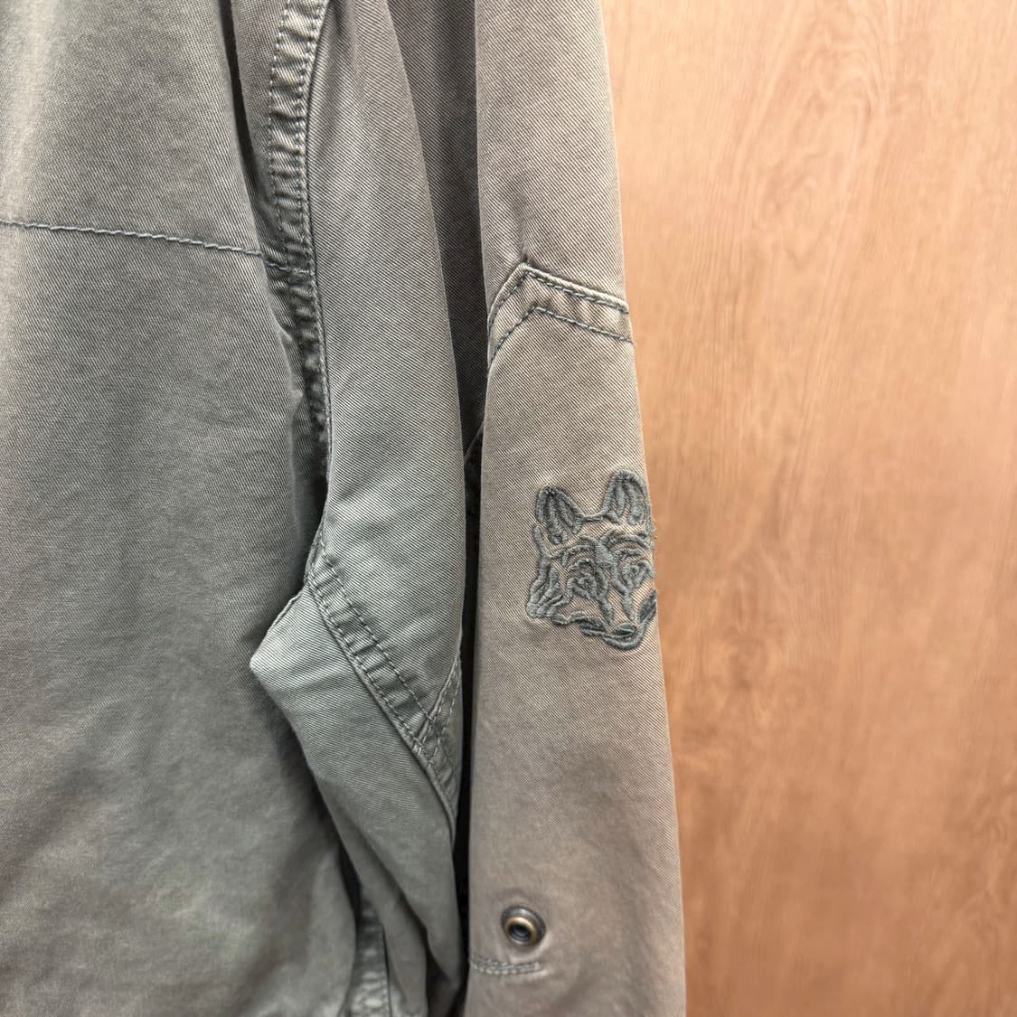 쟈딕 앤 볼테르 밀리터리 긴팔 자켓 견장 지퍼 멀티 포켓 디테일 카키 상품이미지6