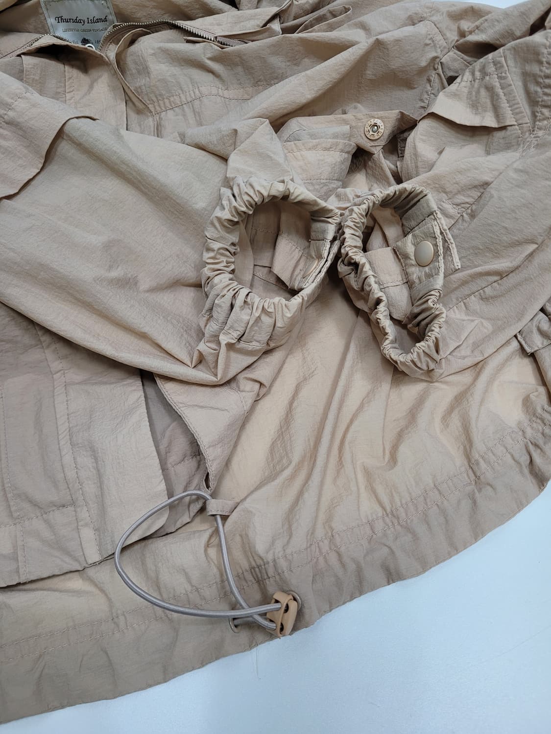 써스데이아일랜드 20SS 루즈핏 후드 바람막이 점퍼 / 여 S 베이지 상품이미지7