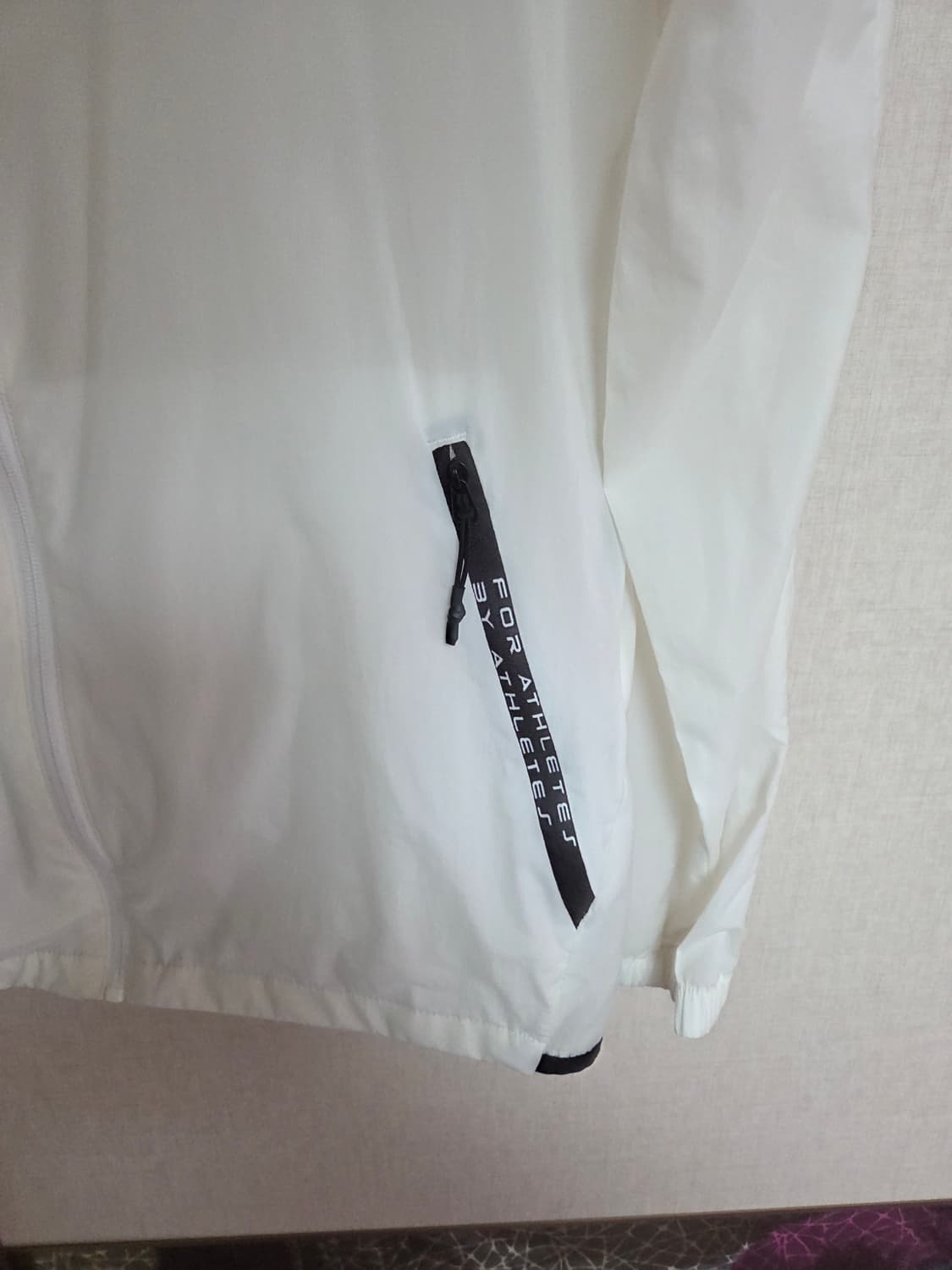 다이나핏 흰색 바람막이 후드집업105 상품이미지3