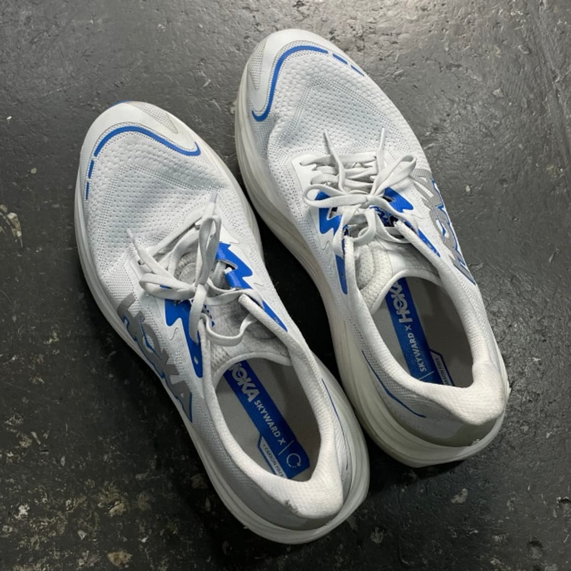 290 호카 스카이워드 X 코스믹 그레이 실버 러닝화  상품이미지2