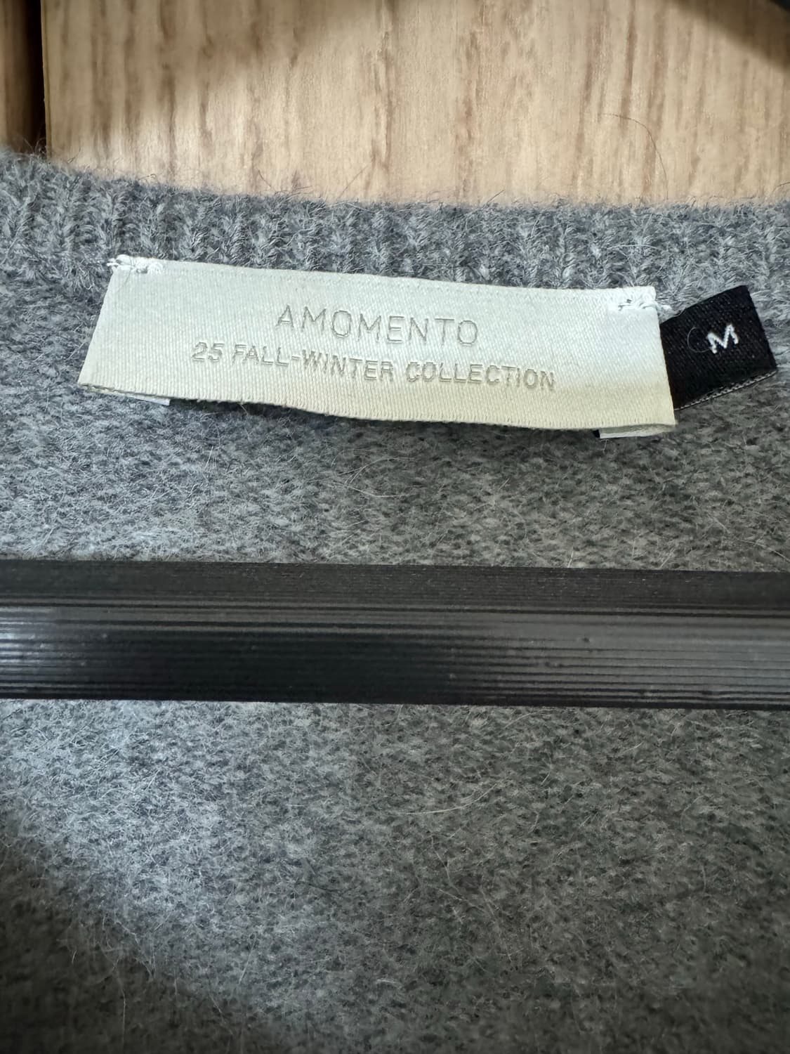 아모멘토 라쿤 브이넥 니트 차콜 M 상품이미지2