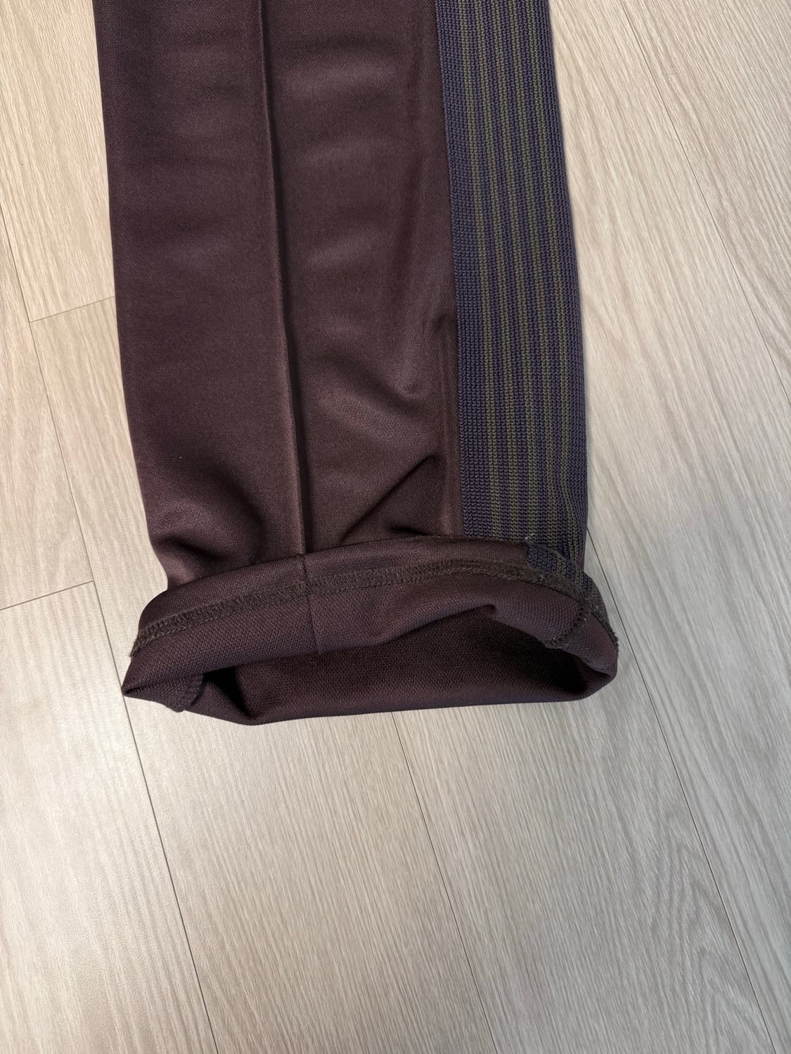 니들스 트렉팬츠 퍼플 s사이즈 판매합니다 상품이미지2