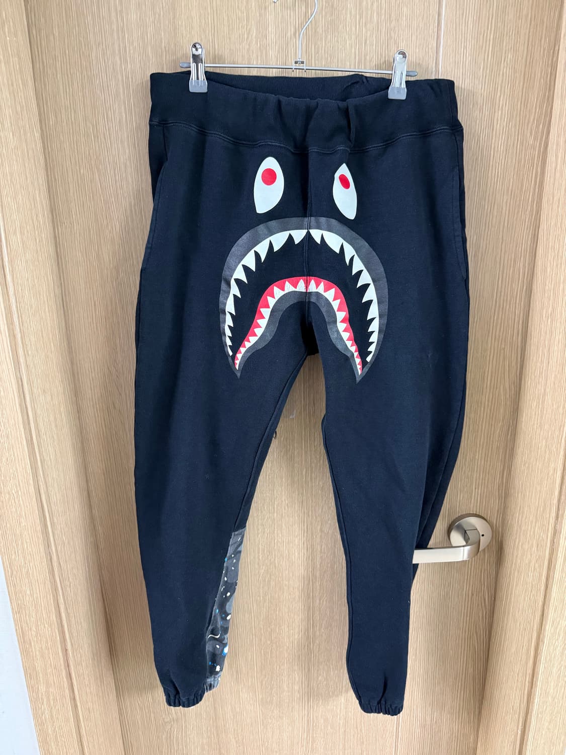 (M)베이프 샤크 스페이스 스웻팬츠 상품이미지1