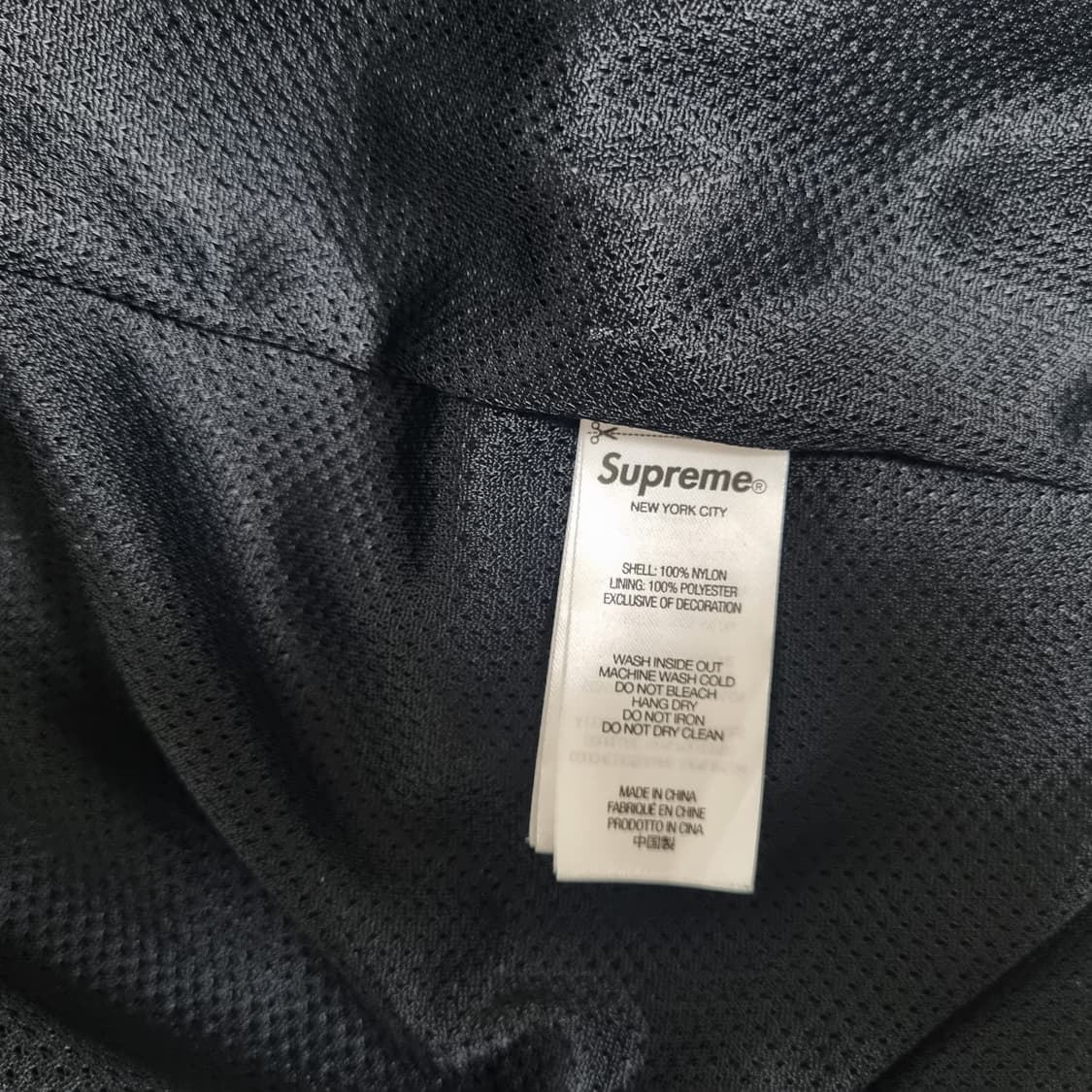 슈프림 x 두카티 트랙 자켓 블랙 - 24SS , L사이즈 판매합니다. 상품이미지4