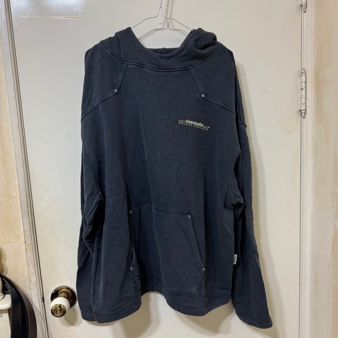 비바스튜디오 인세인개러지 콜라보 후드티 M사이즈 상품이미지1