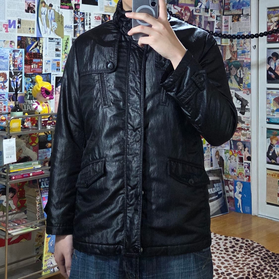 빈티지 유광 코팅 하이넥 블랙 패디드 점퍼 상품이미지1