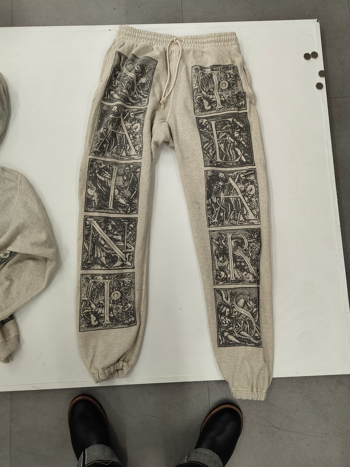 세인트미카엘 x 데님티어스 뮤랄 셋업 상품이미지4