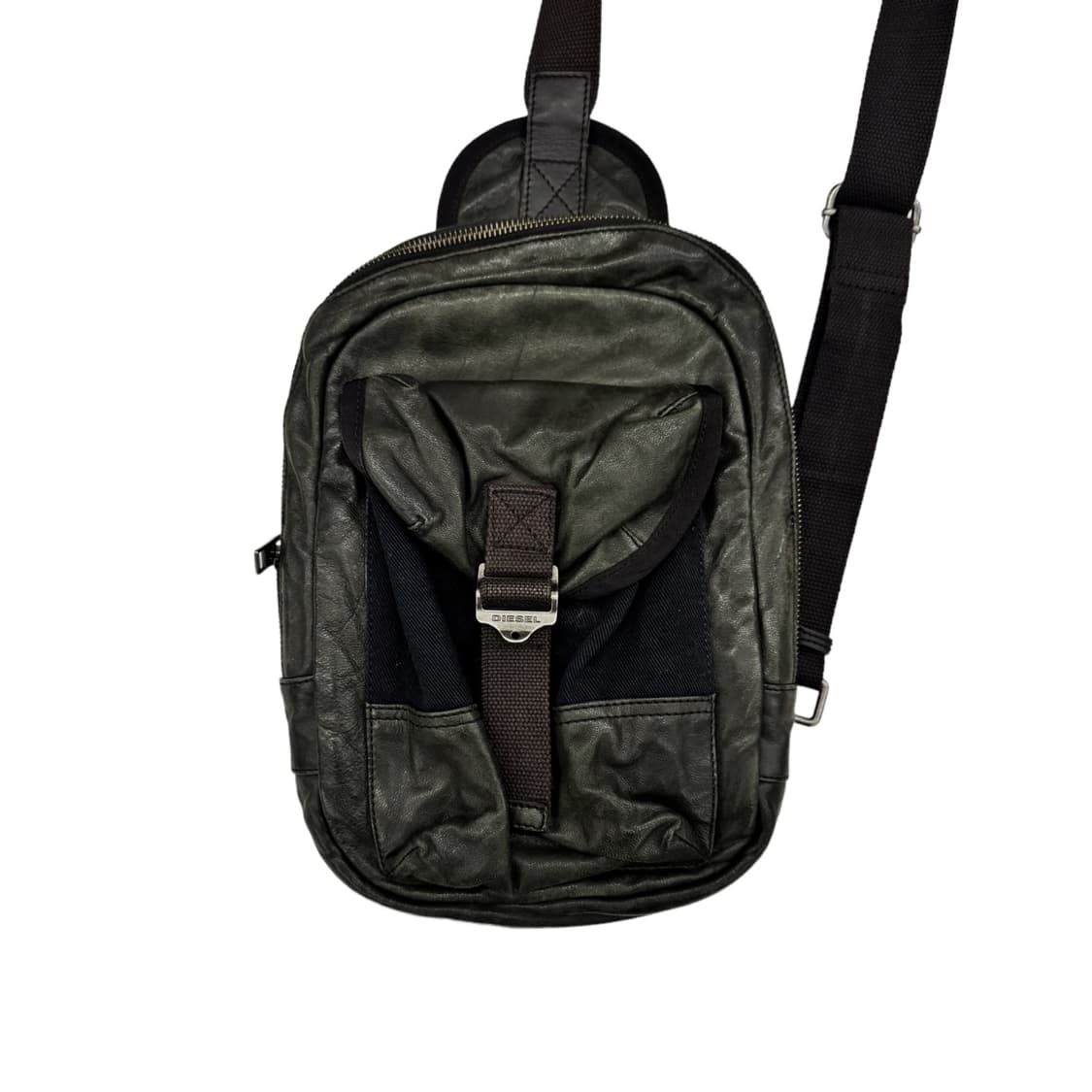 디젤 레더 슬링백 카키 상품이미지4