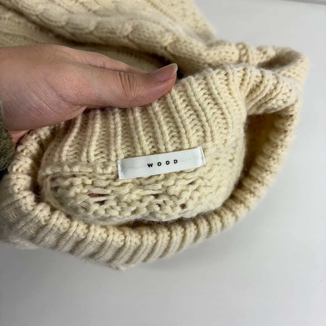 우먼OS 우드 WOOD 아이보리 오버핏 꽈베기 흰순이니트 상품이미지4