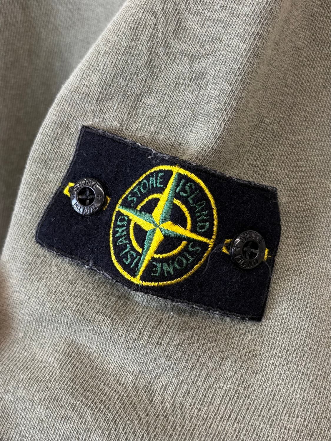 스톤아일랜드 백화점 택 정품 와펜 맨투맨 카키 상품이미지7