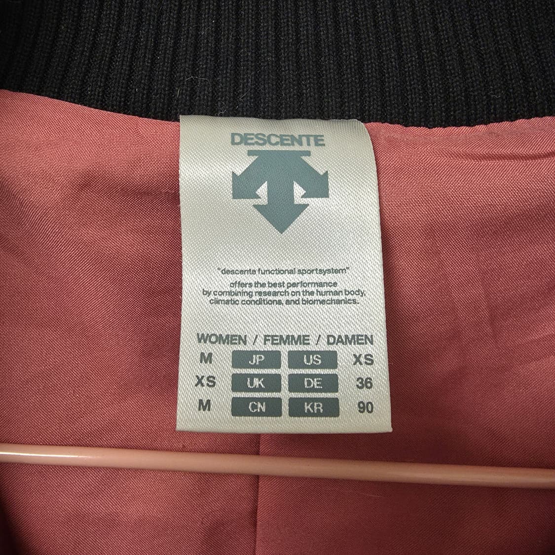 데상트 라즈베리 뽀글이 점퍼 상품이미지3