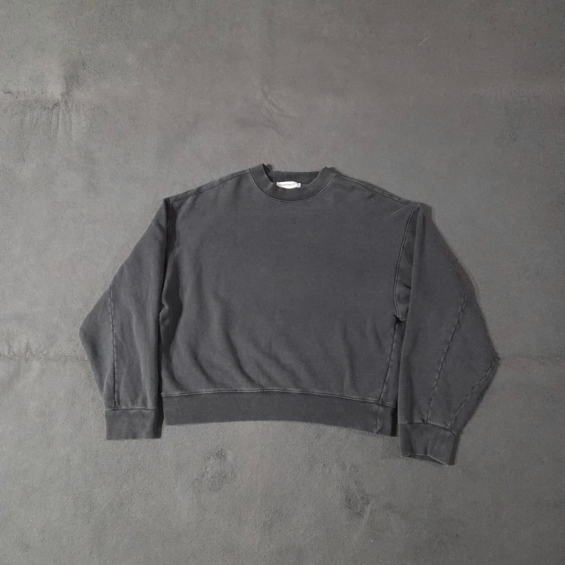 아모멘토 피그먼트 맨투맨 0 상품이미지1