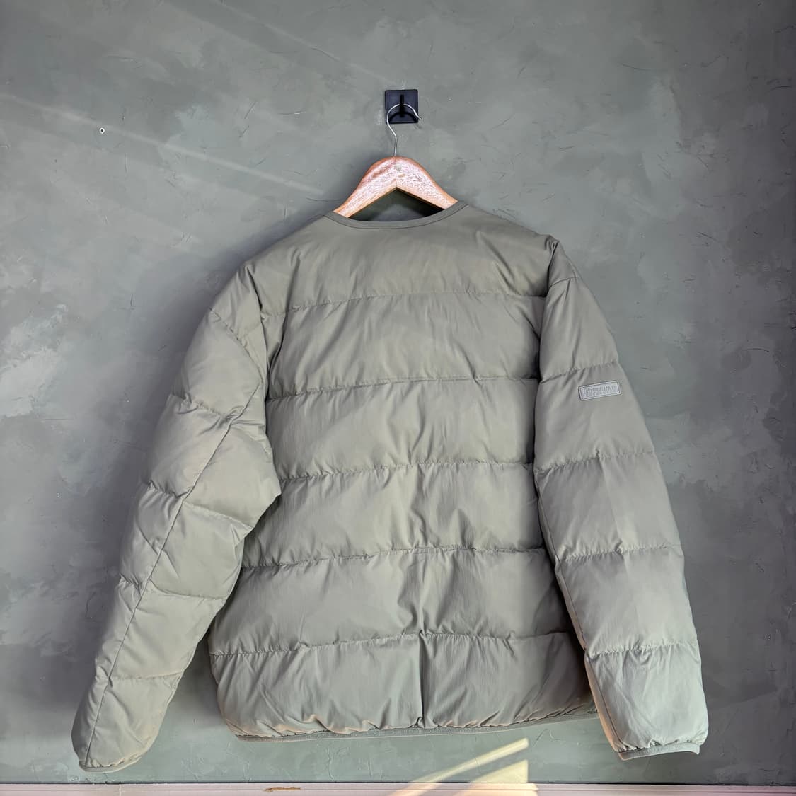 커버낫 카라리스 덕다운 경량패딩 카키 상품이미지4