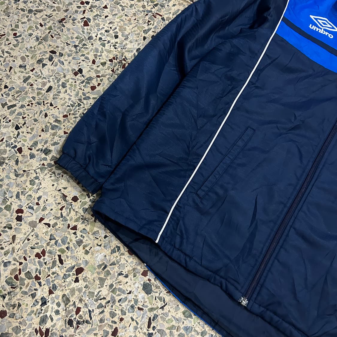 엄브로(UMBRO) 블랙 바람막이 자켓 상품이미지3