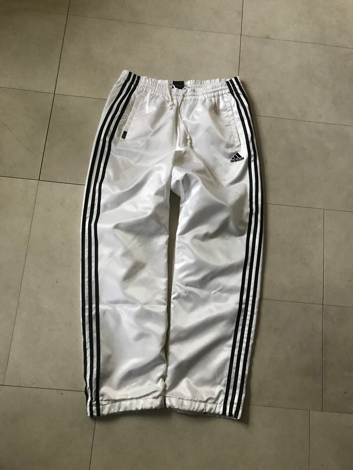 아디다스 00s 흰검 와이드핏 트레이닝 팬츠 상품이미지5