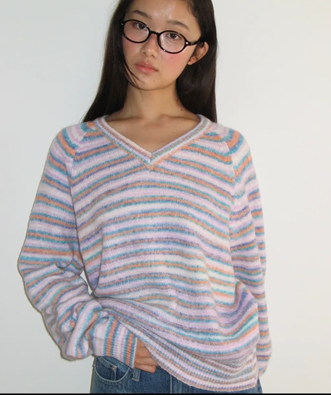 론론 소프트 스트라이프 브이넥 니트 상품이미지1