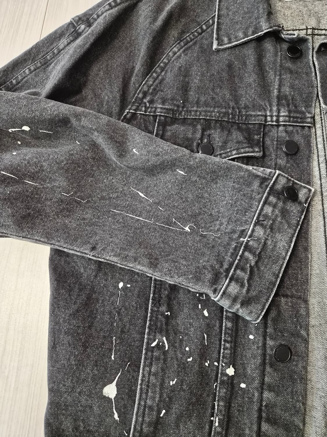 [브랜드/제품명] 데님 홀릭(Denim Holics) 페인팅 흑청 데님 상품이미지3