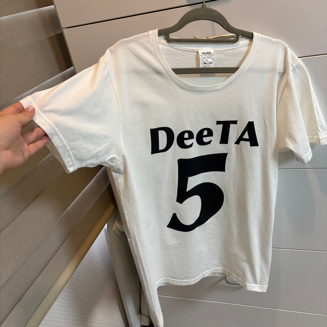 DeeTa 로고 반팔 티셔츠 화이트 새제품 상품이미지2