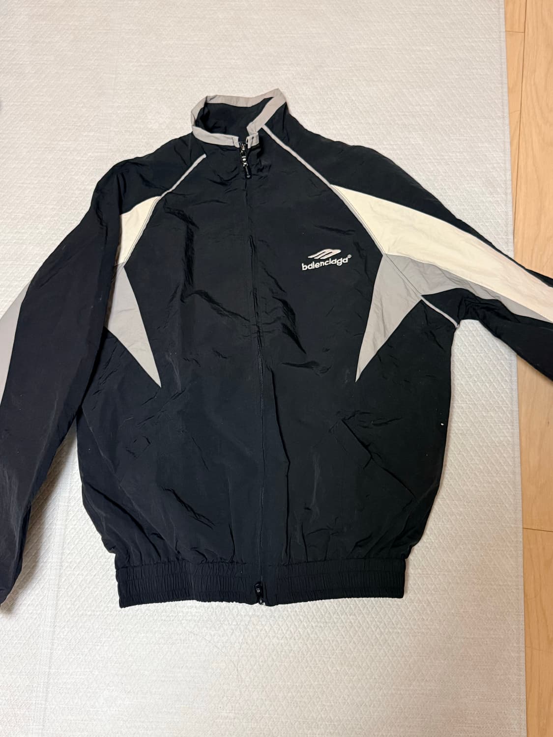 발렌시아가 바람막이 S 상품이미지1