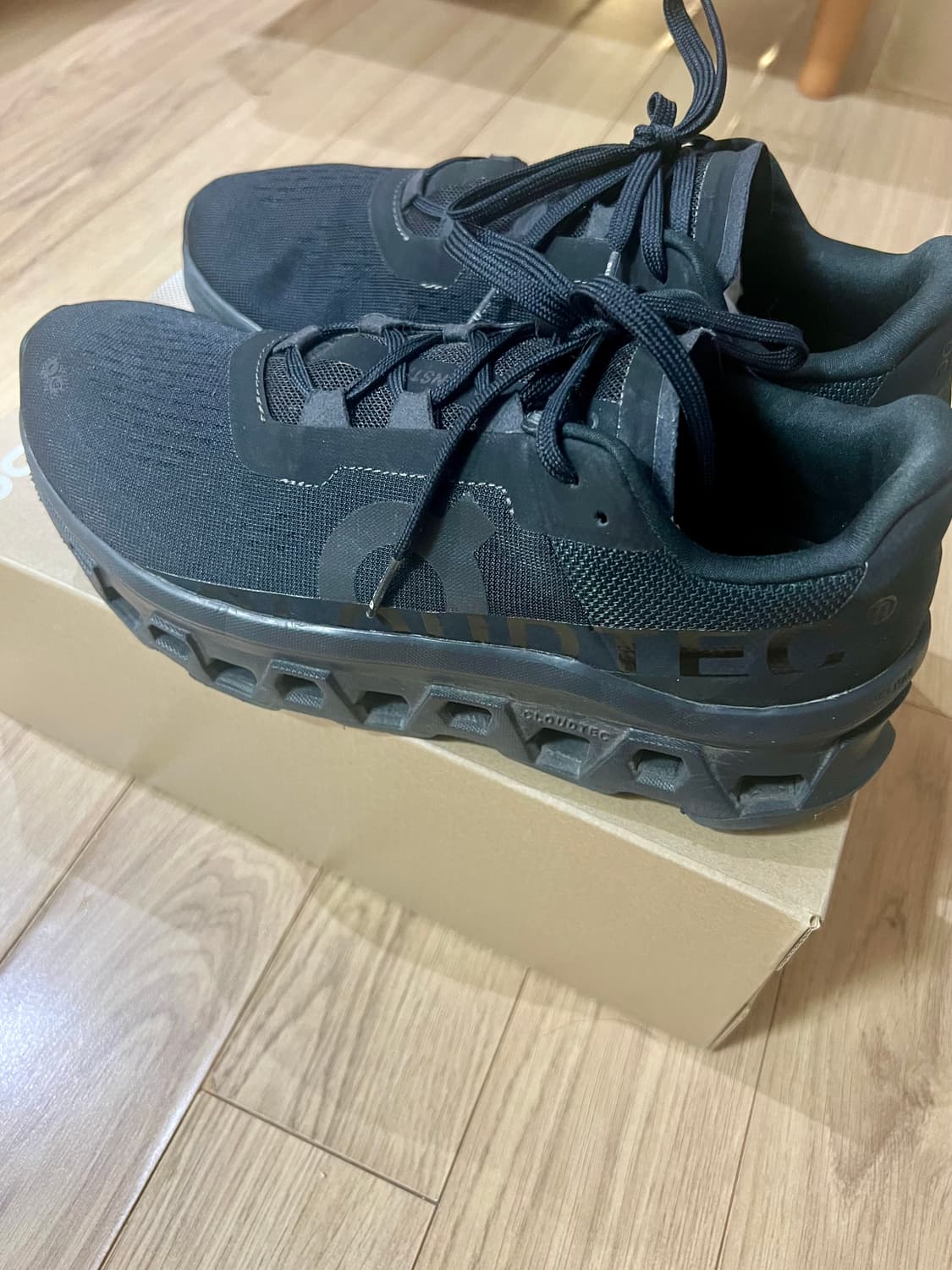 온러닝클라우드몬스터 41사이즈 상품이미지1