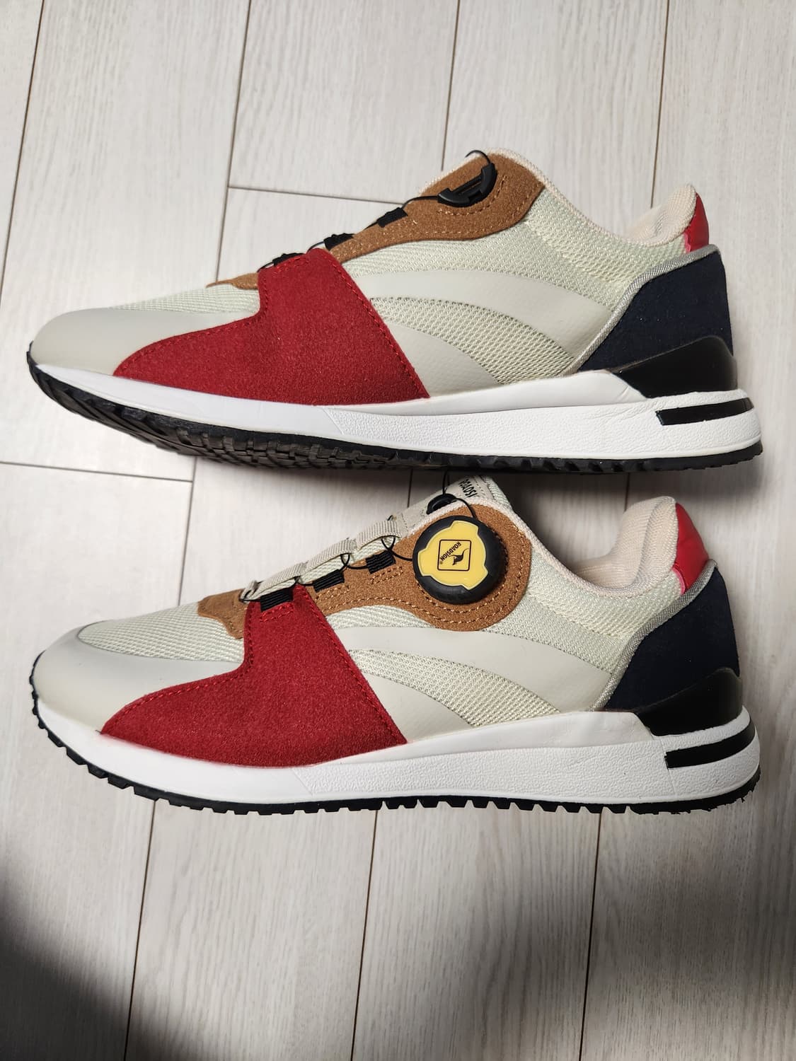 새상품급)로드사인 운동화 여성 다이얼 스니커즈 사이즈240

여러 중고사 상품이미지5