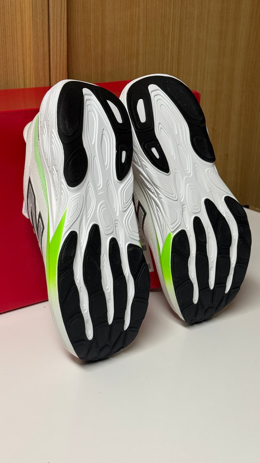 (새상품) 뉴발란스 880 v15 러닝화 270 상품이미지4