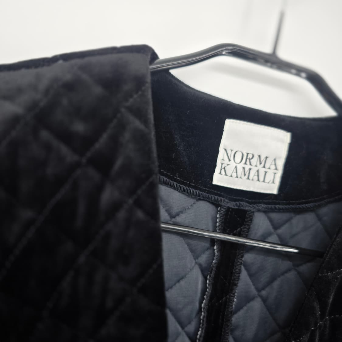 NORMA KAMALI 벨벳 크롭 자켓 퀼팅 볼레로 상품이미지3