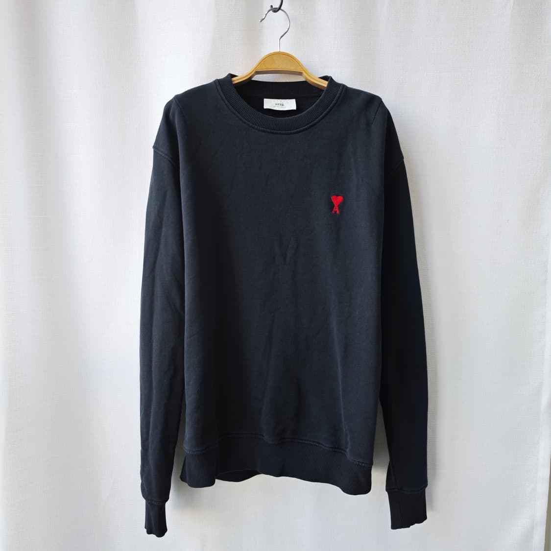 아미 AMI 스몰 하트 로고 맨투맨 블랙 L 상품이미지1