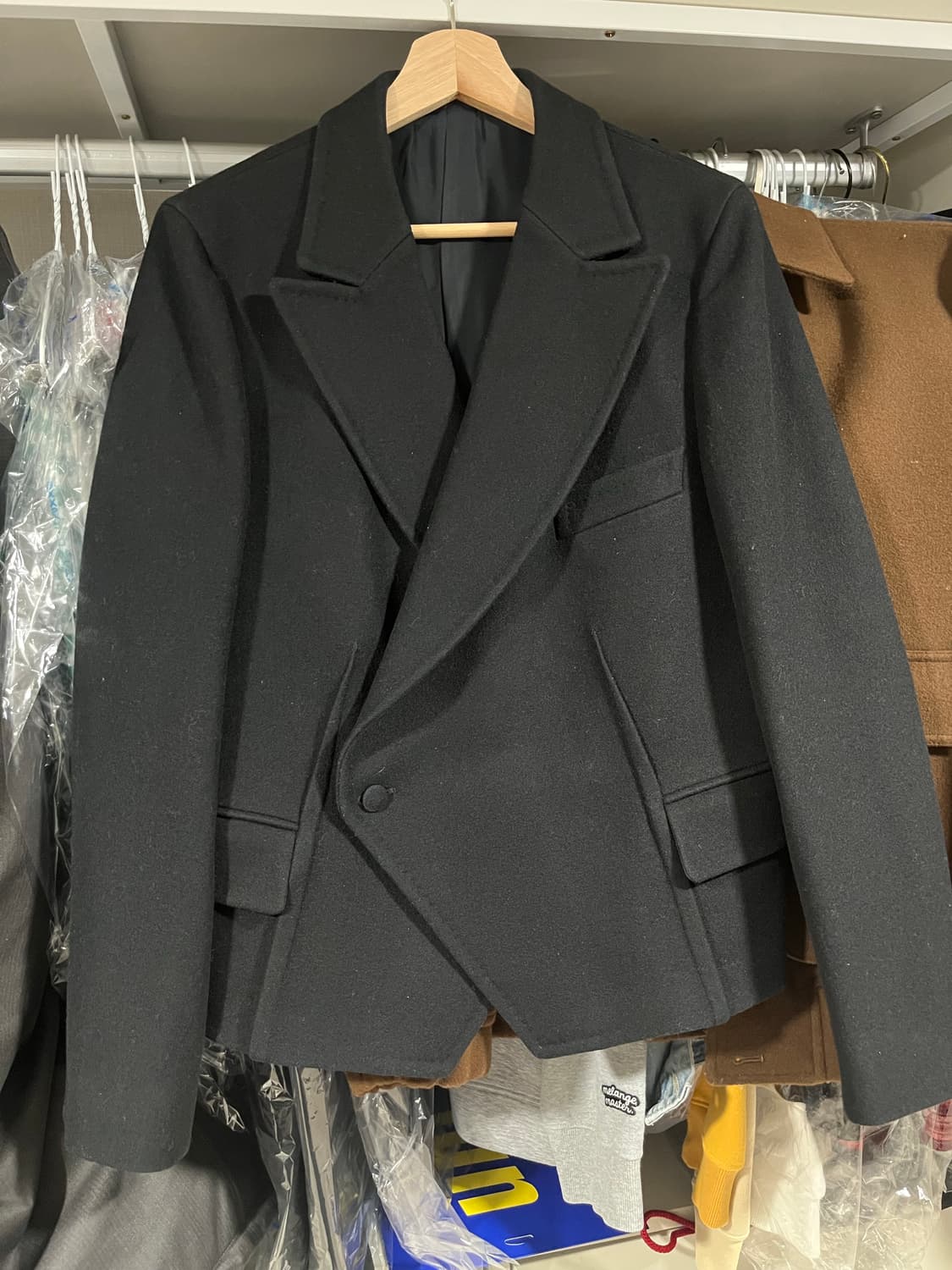 입생로랑 YVES SAINT LAURENT 크롭블랙 코트 48R 상품이미지2