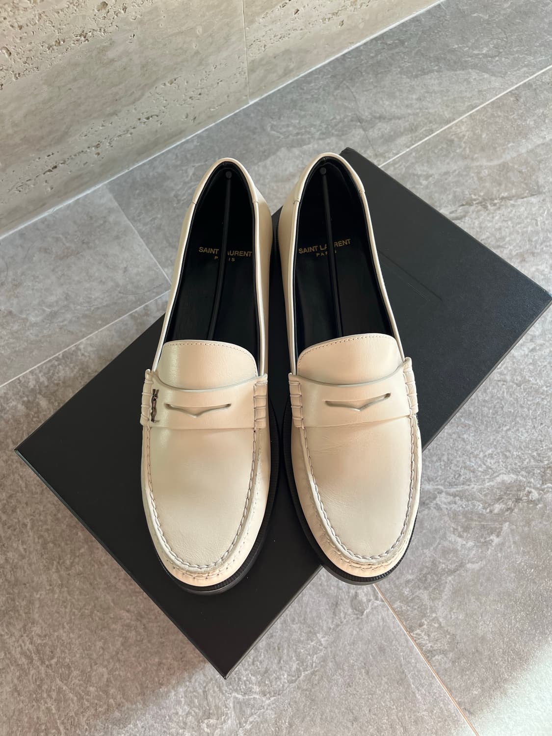 생로랑 페니 남성 로퍼 (김원중님 착용) 상품이미지4