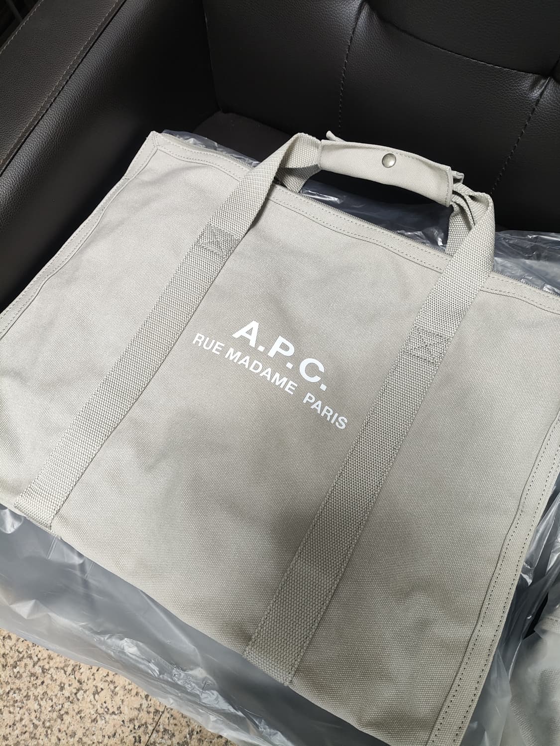 (새상품)APC 아페쎄 정품 레쿠퍼레이션 짐백 신상 샌드 상품이미지1