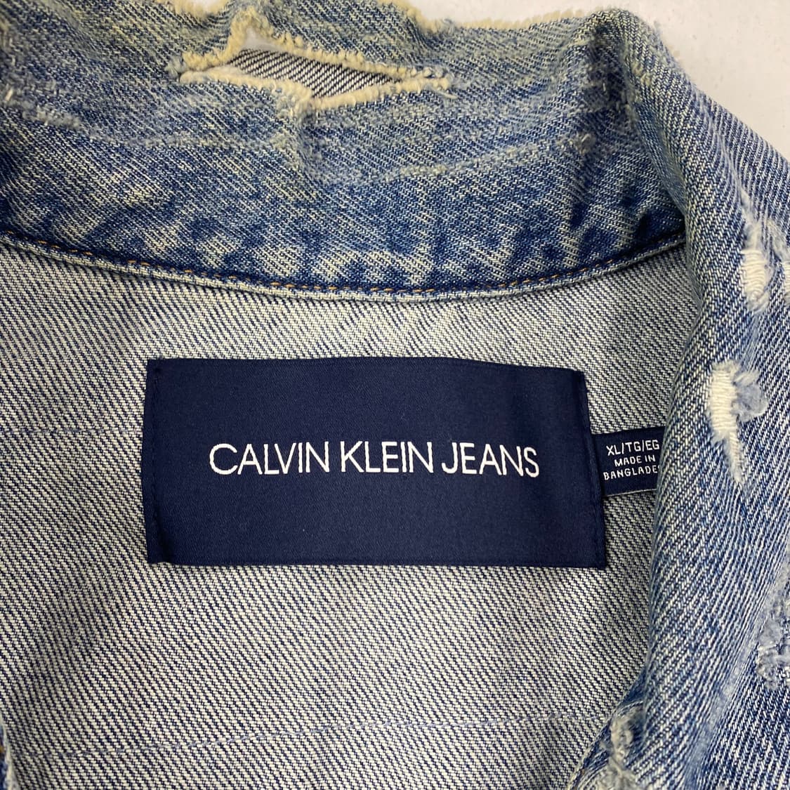 C.K 켈빈클라인 패치워크 디스트로이드 데님 트러커 자켓 (105) 상품이미지10