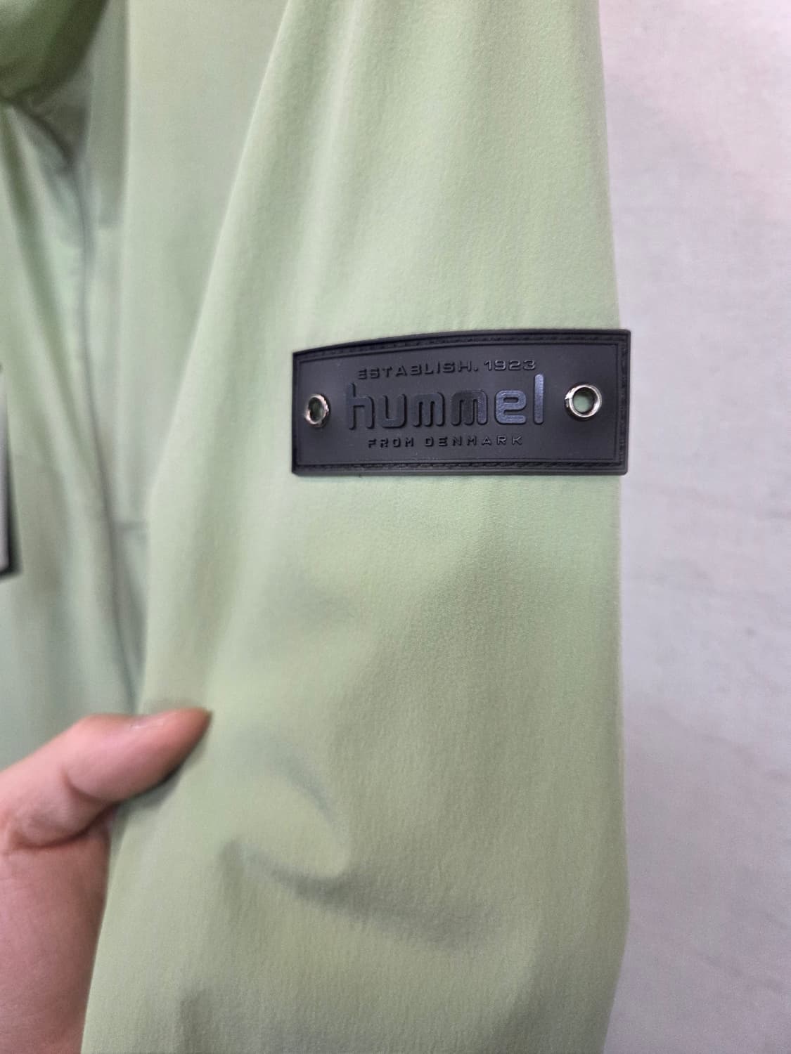 험멜 나일론 스판덱스 바람막이 집업자켓 L 올리브카키  상품이미지4