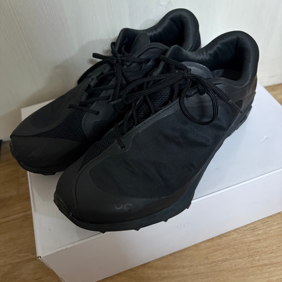 (W) 온 러닝 x 포스트 아카이브 팩션 클라우드벤쳐 피크 올 블랙 상품이미지5