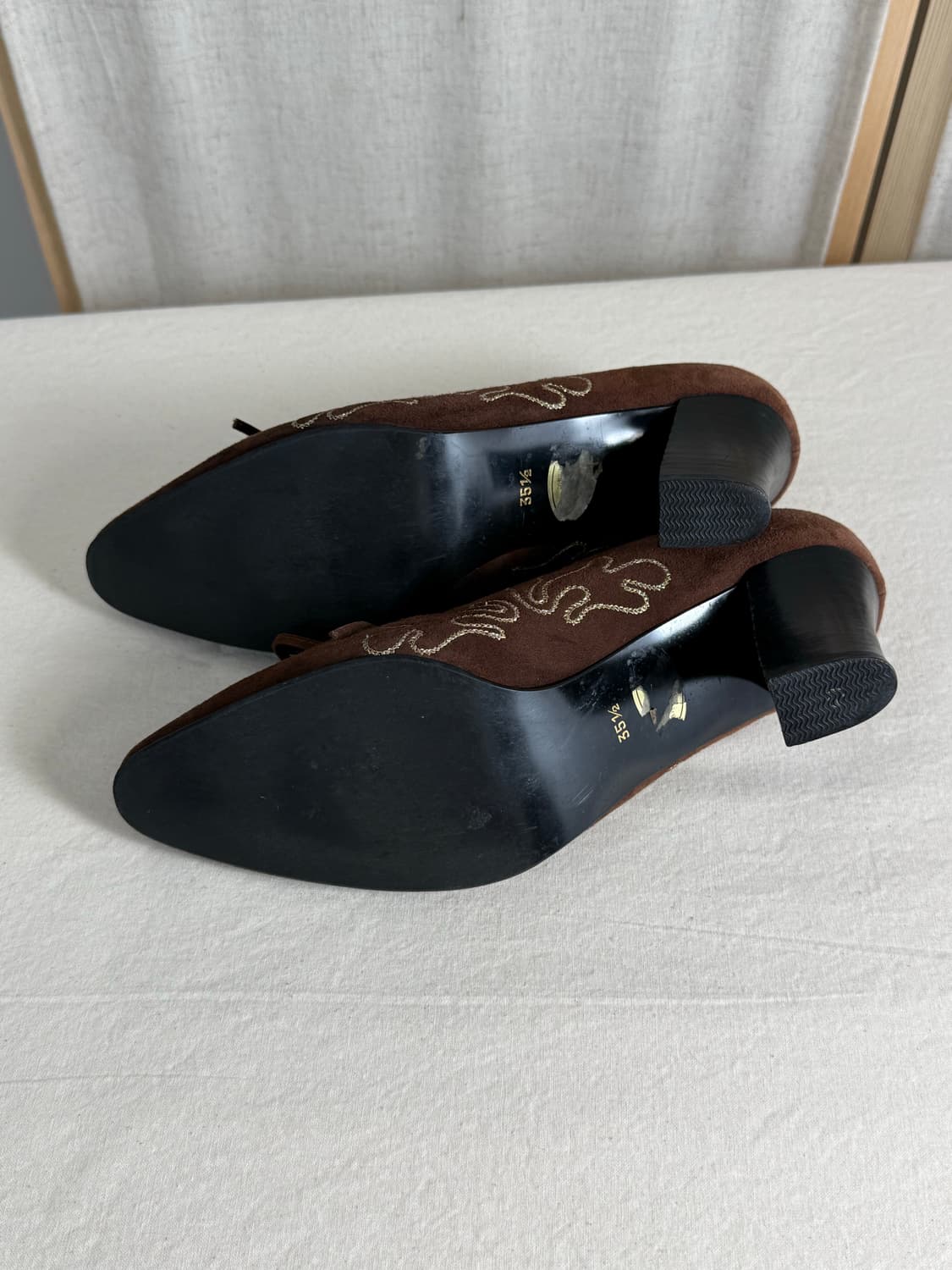 Yves Saint Laurent 금사 자수 스웨이드 힐 상품이미지8