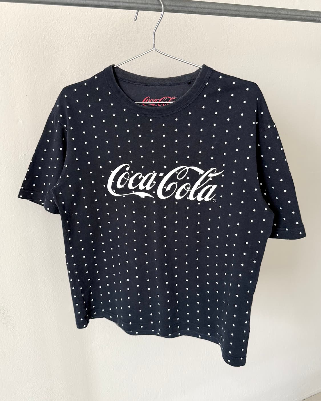 Gu x cocacola 도트 반팔티 상품이미지3