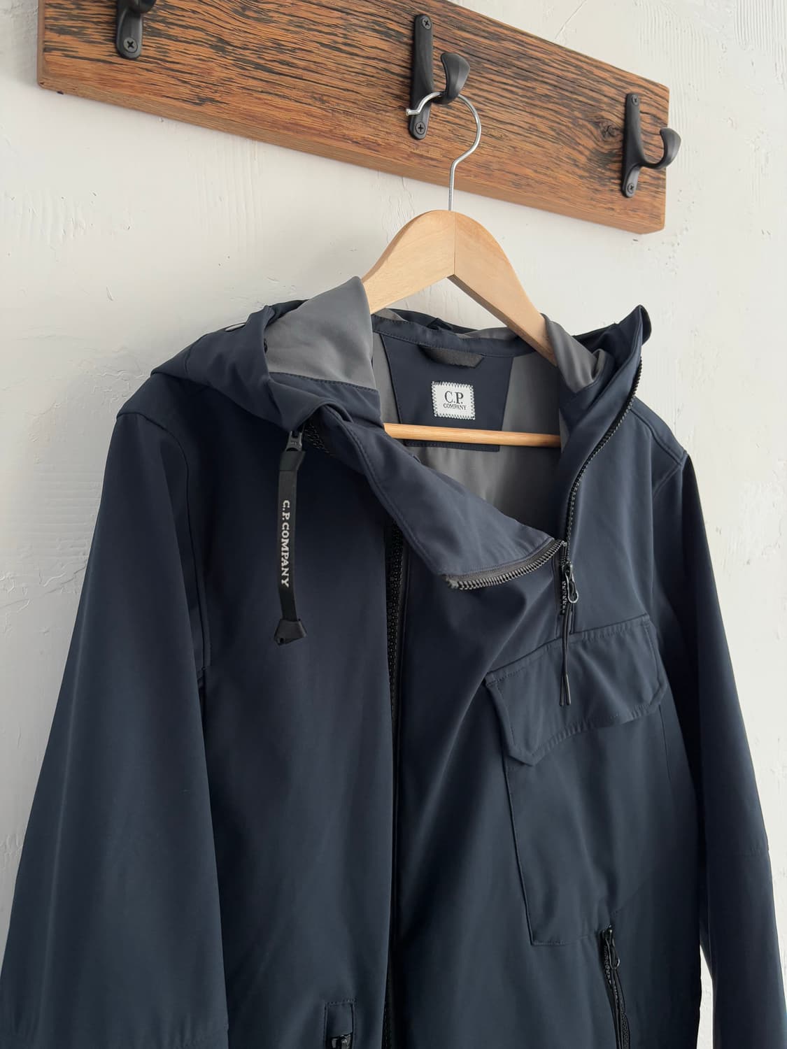 CP 컴퍼니 네이비 소프트쉘 고글 후드 자켓 상품이미지2