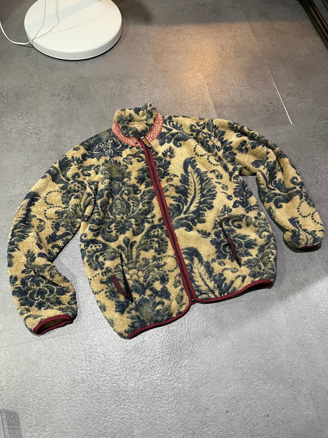 캐피탈 다마스크 패턴 플리스 집 블루존 베이지 상품이미지1