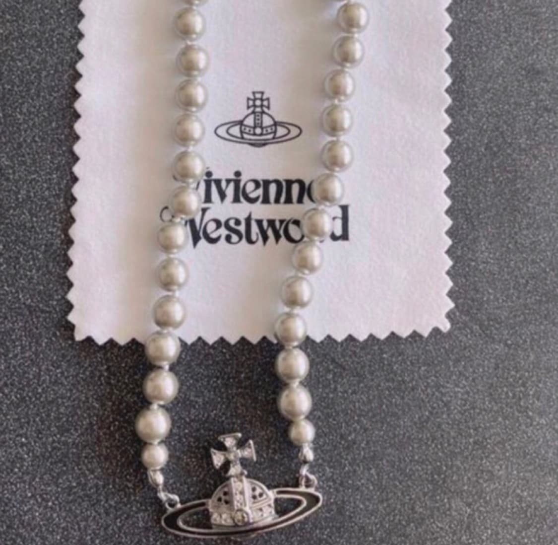 비비안웨스트우드 아카이브 블랙 orb  팬던트 그레이 펄 초커 목걸이 상품이미지6