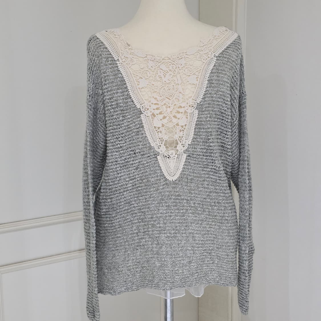 홀리스터 빈티지y2k 뒷트임 레이스펀칭 니트 상품이미지3