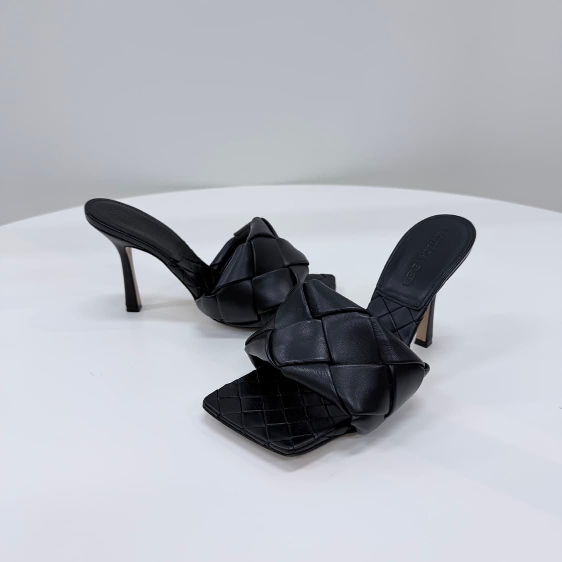 [S급/240] 보테가 베네타 인트레치아토 리도 슬리퍼 샌들힐 블랙 상품이미지2