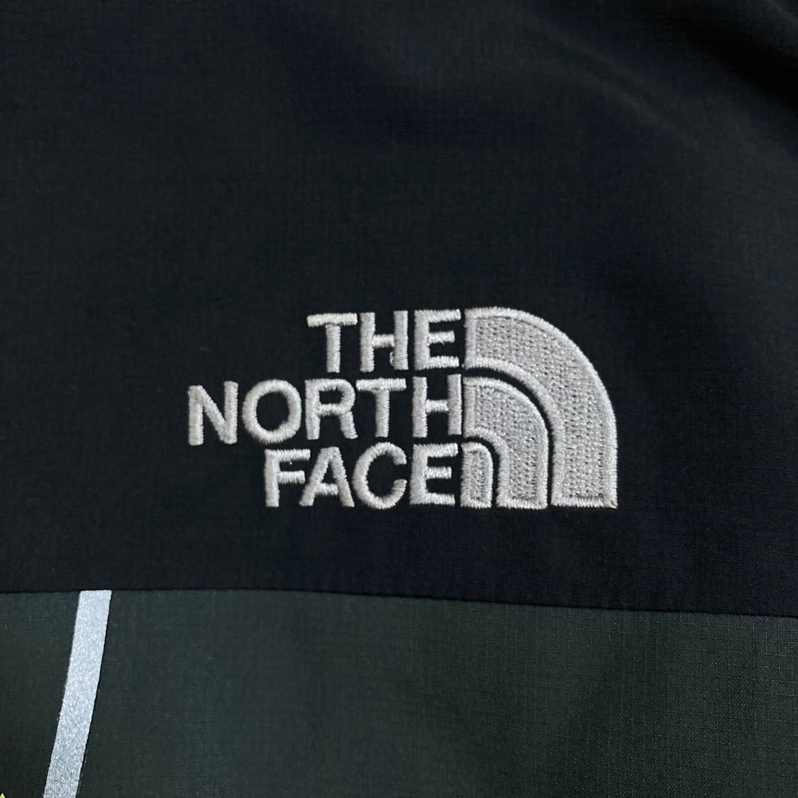 노스페이스 스몰 로고 믹스 컬러 하이벤트 바람막이 상품이미지2