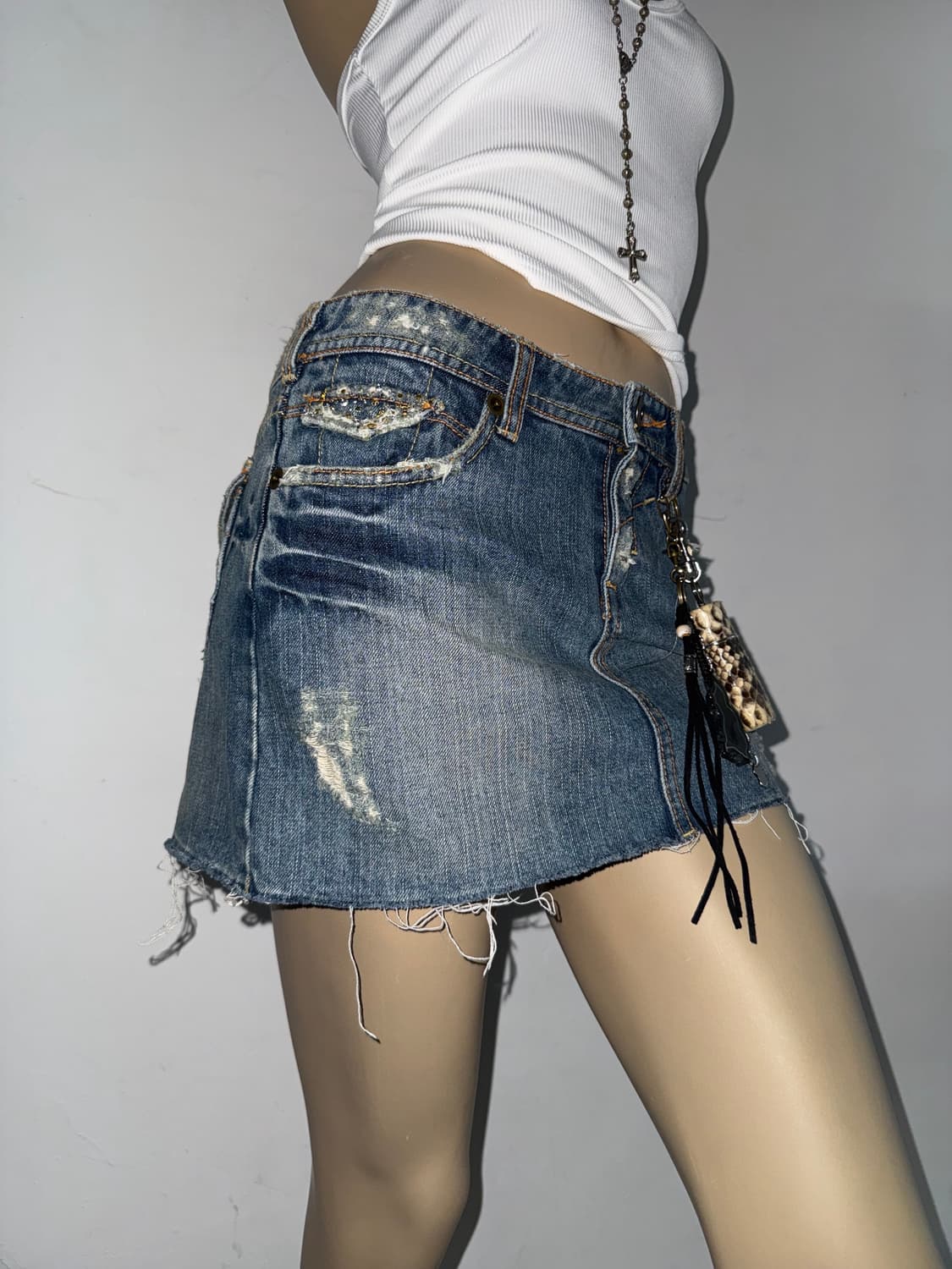 골드 큐빅 디테일 데님 미니 스커트 상품이미지1