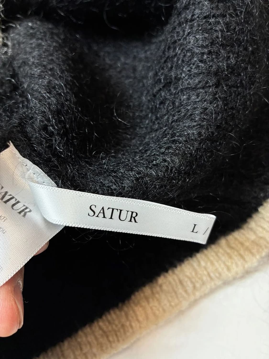 세터 23FW 라운드넥 모헤어 로고 니트 리조트 블랙 PN8887 상품이미지8