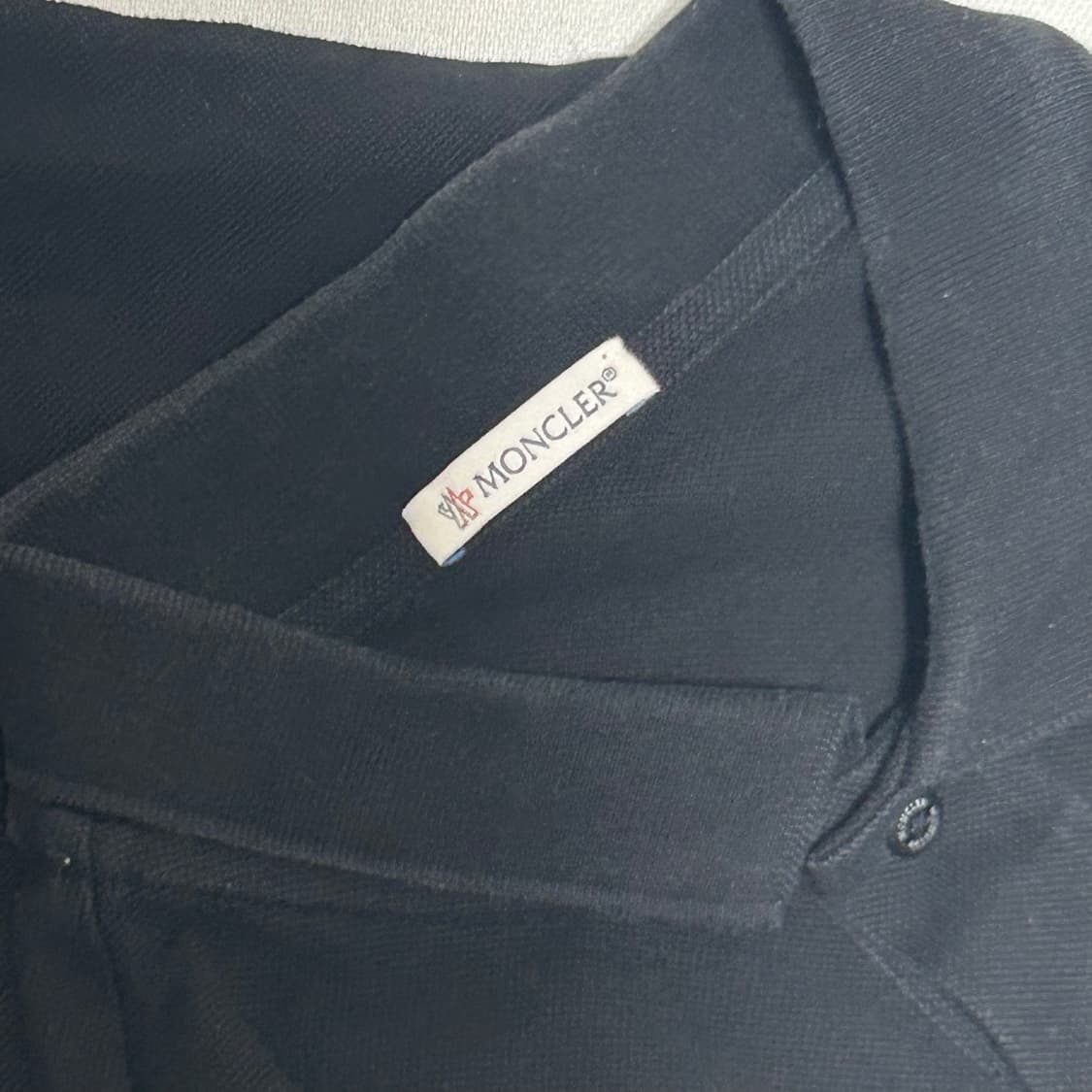 M 몽클레어 블랙 카라 반팔 티셔츠  상품이미지4