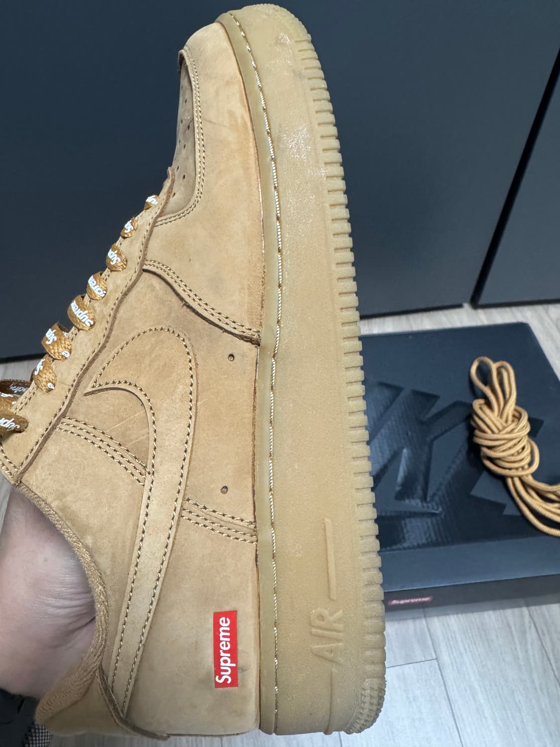 나이키X슈프림 에어포스 1 로우 플랙스 라이트브라운 상품이미지8